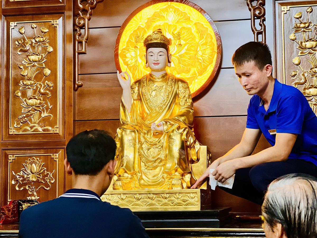 Lắp Đặt Tượng Thánh Mẫu Tổ Nghề May Mặc Tứ Phi Nguyễn Thị Sen Tại Tam Cốc – Ninh Bình